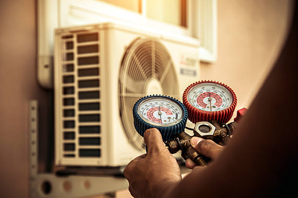 Professional Hvac technician working in Wasco, CA